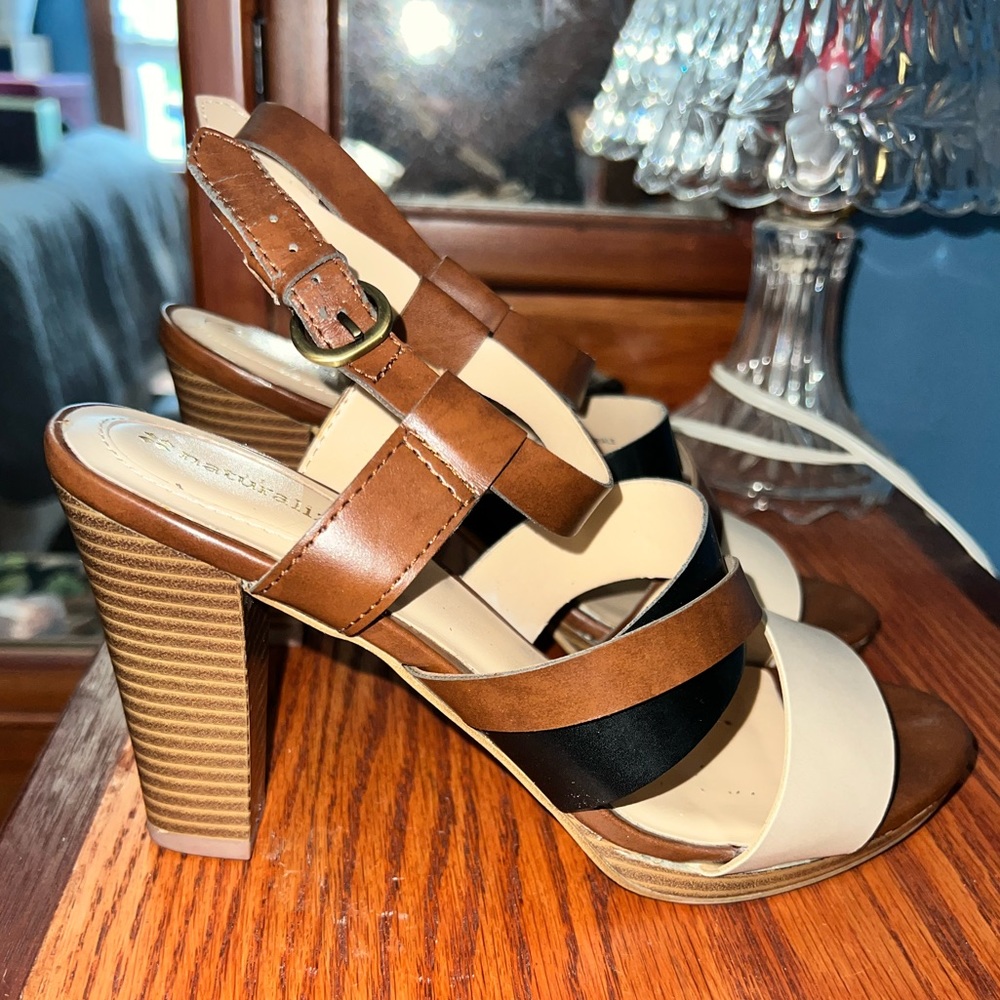 Naturalizer high heel shoes lightly worn size 7